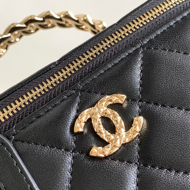 CC 17 CLUTCH WITH STRAP IN BLACK CALFSKIN