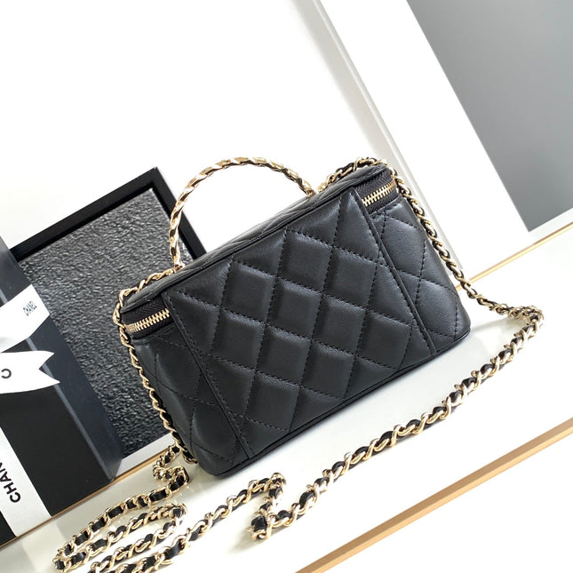 CC 17 CLUTCH WITH STRAP IN BLACK CALFSKIN