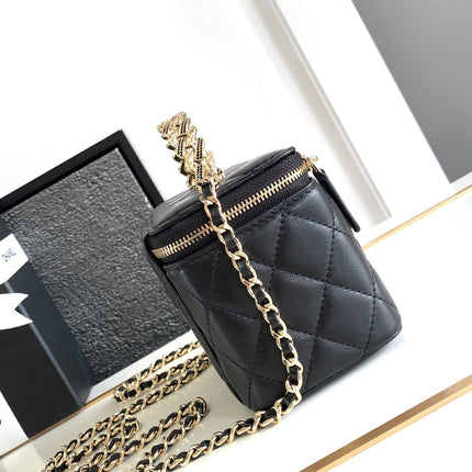 CC 17 CLUTCH WITH STRAP IN BLACK CALFSKIN