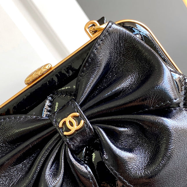 CC MINI 13 CLUTCH WITH STRAP IN BLACK LAMBSKIN ATTACH BOW