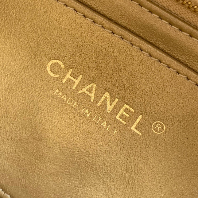 CC WAIST 24 BAG IN WHITE CALFSKIN WITH PEARL CHAIN AND GOLD HARDWARE
