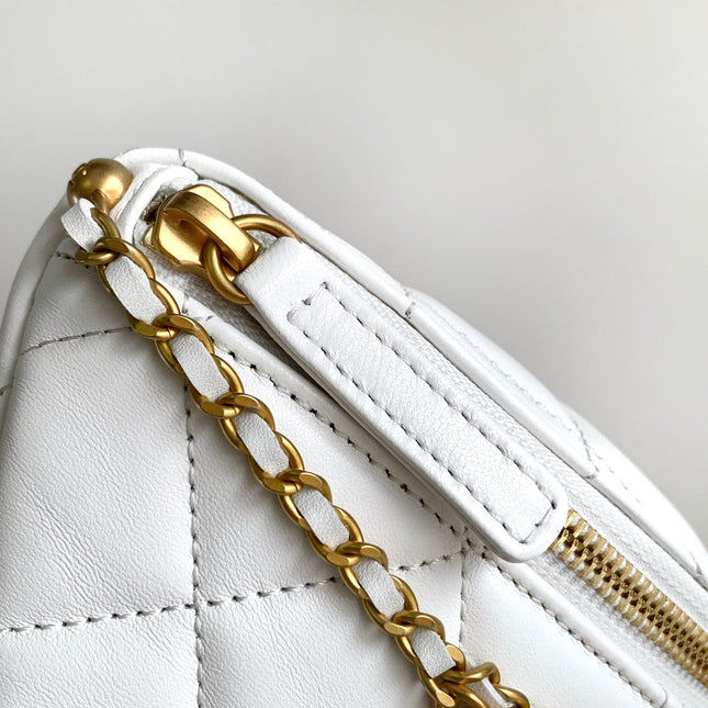 CC WAIST 24 BAG IN WHITE CALFSKIN WITH PEARL CHAIN AND GOLD HARDWARE