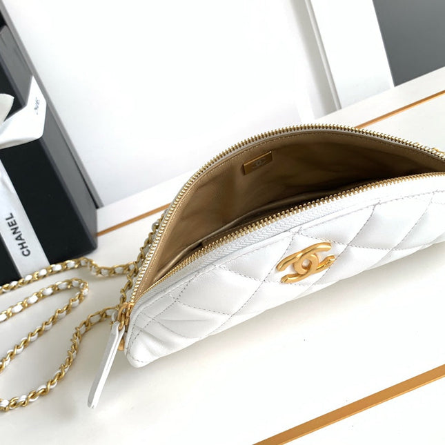CC WAIST 24 BAG IN WHITE CALFSKIN WITH PEARL CHAIN AND GOLD HARDWARE