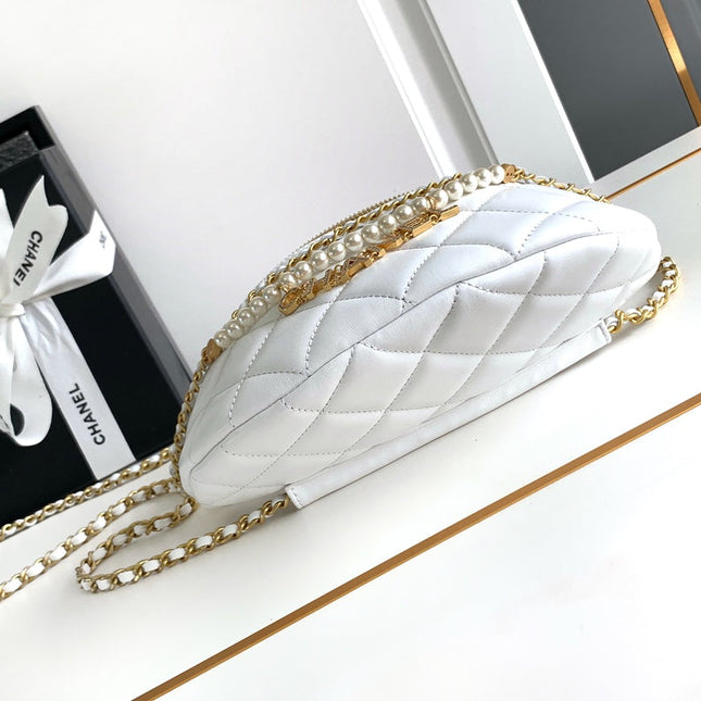 CC WAIST 24 BAG IN WHITE CALFSKIN WITH PEARL CHAIN AND GOLD HARDWARE