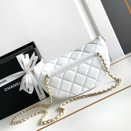 CC WAIST 24 BAG IN WHITE CALFSKIN WITH PEARL CHAIN AND GOLD HARDWARE