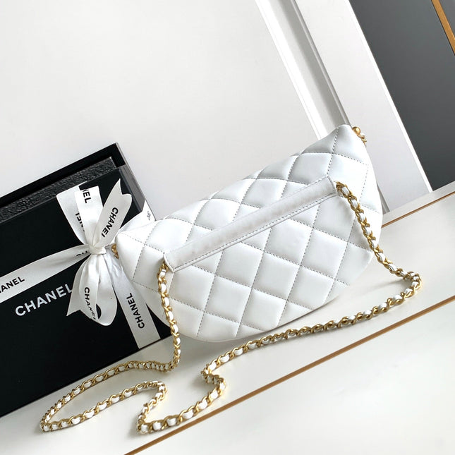CC WAIST 24 BAG IN WHITE CALFSKIN WITH PEARL CHAIN AND GOLD HARDWARE