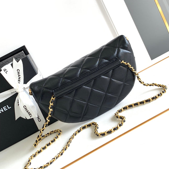 CC WAIST 24 BAG IN BLACK CALFSKIN WITH PEARL CHAIN AND GOLD HARDWARE