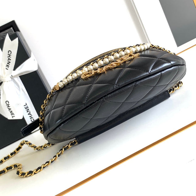 CC WAIST 24 BAG IN BLACK CALFSKIN WITH PEARL CHAIN AND GOLD HARDWARE