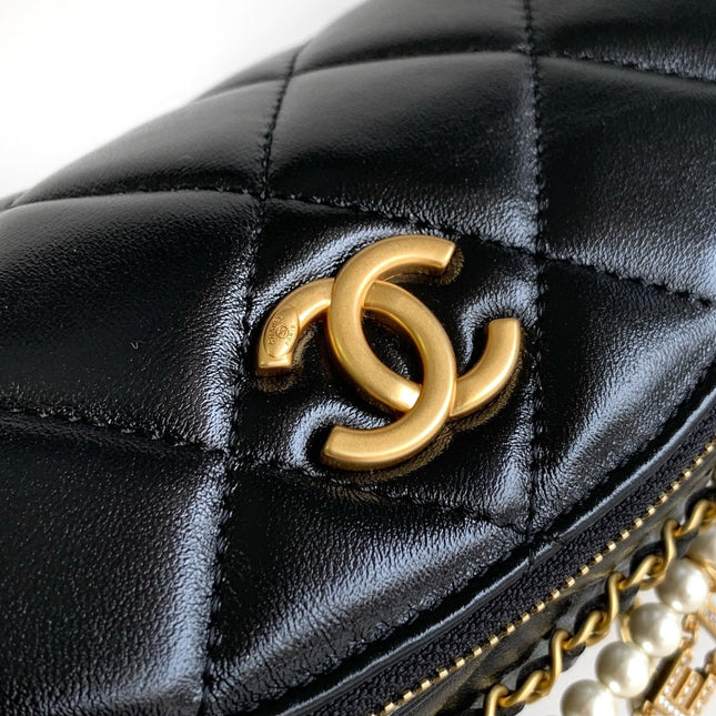 CC WAIST 24 BAG IN BLACK CALFSKIN WITH PEARL CHAIN AND GOLD HARDWARE