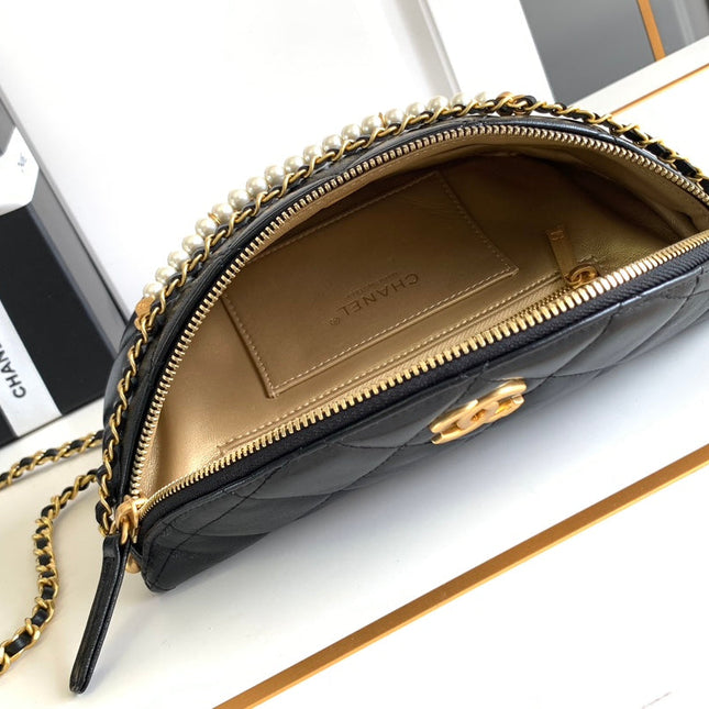 CC WAIST 24 BAG IN BLACK CALFSKIN WITH PEARL CHAIN AND GOLD HARDWARE
