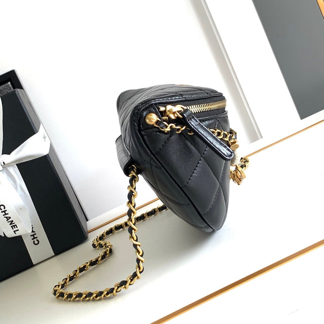 CC WAIST 24 BAG IN BLACK CALFSKIN WITH PEARL CHAIN AND GOLD HARDWARE