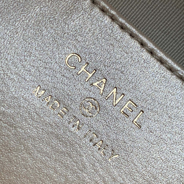 CC 16 MINI POUCH IN DARK RED WINE GRAINED CALFSKIN AND GOLD METAL