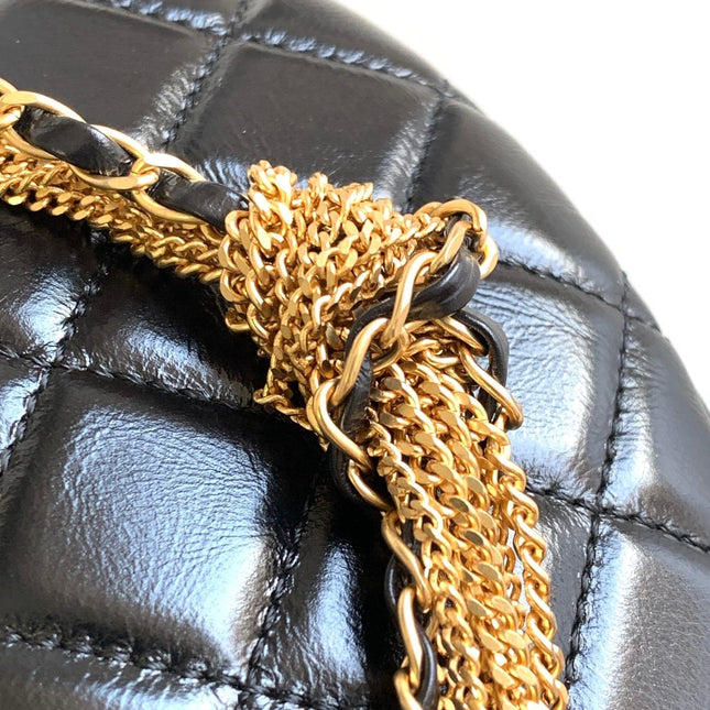 CC 16 MINI POUCH IN BLACK GRAINED CALFSKIN AND GOLD METAL