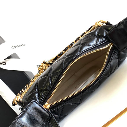 CC 16 MINI POUCH IN BLACK GRAINED CALFSKIN AND GOLD METAL