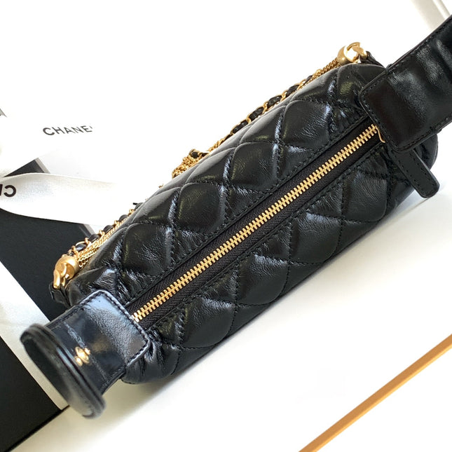 CC 16 MINI POUCH IN BLACK GRAINED CALFSKIN AND GOLD METAL