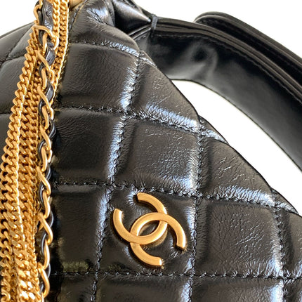 CC 16 MINI POUCH IN BLACK GRAINED CALFSKIN AND GOLD METAL
