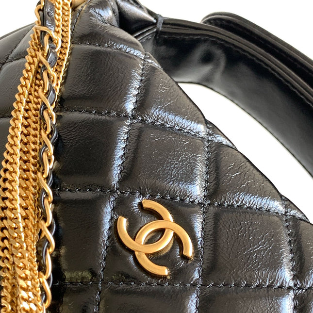 CC 16 MINI POUCH IN BLACK GRAINED CALFSKIN AND GOLD METAL