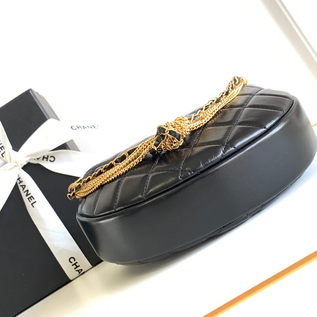 CC 16 MINI POUCH IN BLACK GRAINED CALFSKIN AND GOLD METAL