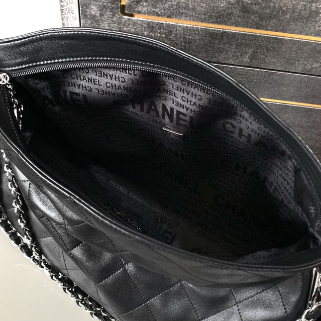 SHOULDER BAG 40 IN BLACK SOFT LAMBSKIN EMBOSSED LOGO SILVER HARDWARE