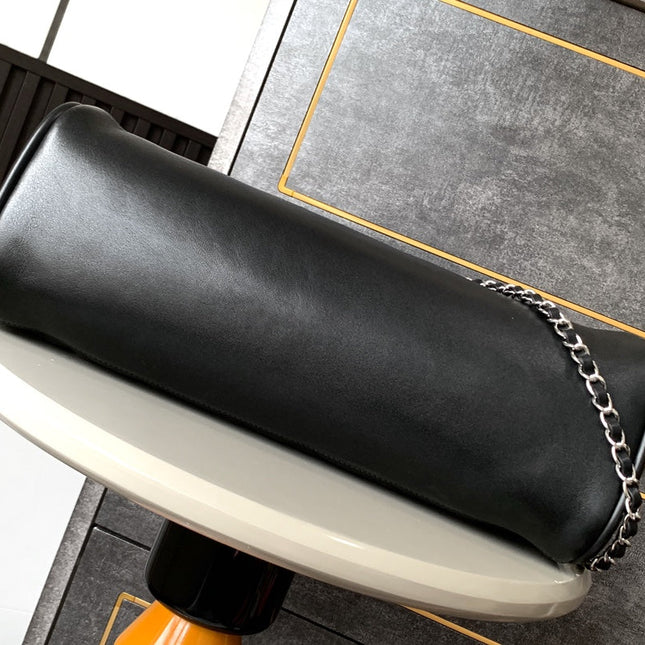 SHOULDER BAG 40 IN BLACK SOFT LAMBSKIN EMBOSSED LOGO SILVER HARDWARE