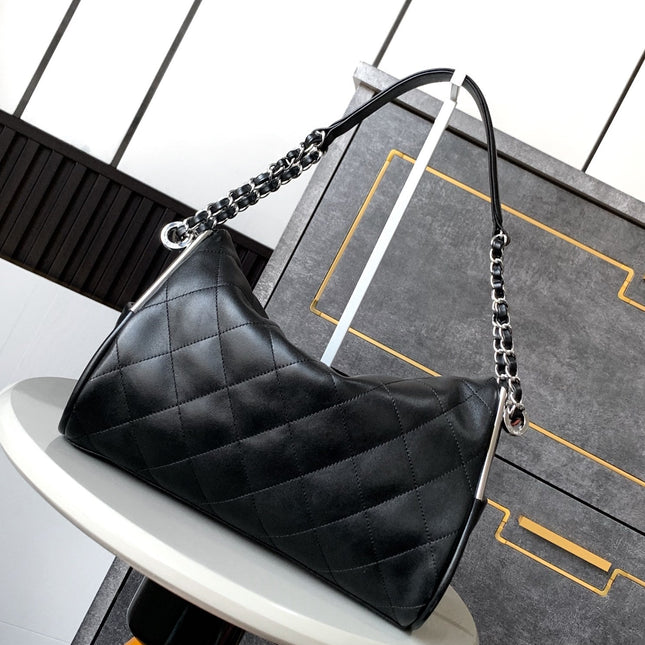 SHOULDER BAG 30 IN BLACK SOFT LAMBSKIN EMBOSSED LOGO SILVER HARDWARE