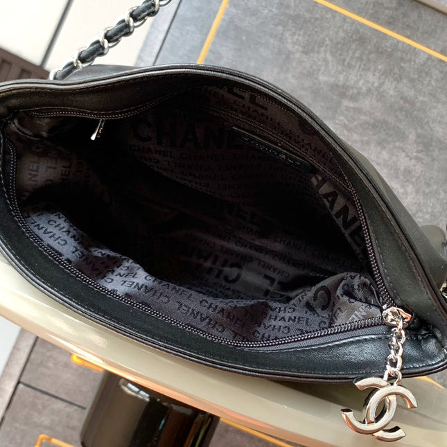 CHANEL 25S HOBO BAG 30 CM IN BLACK SMOOTH CALFSKIN