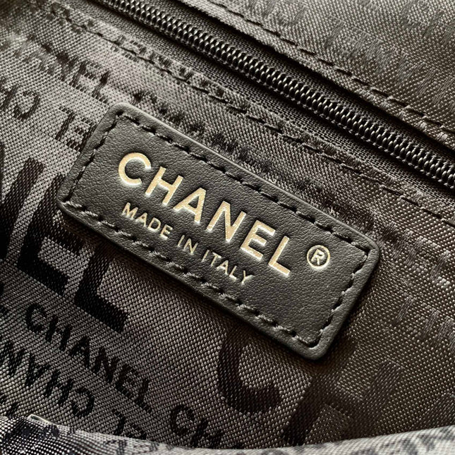 CHANEL 25S HOBO BAG 30 CM IN BLACK SMOOTH CALFSKIN