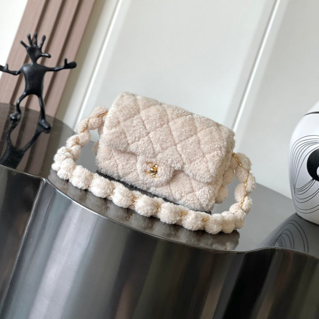 CHANEL 25S FLAP BAG 21 CM IN CREAM WHITE SHEEP WOOL WITH GOLD HARDWARE