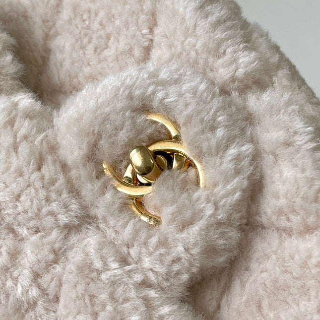 CHANEL 25S FLAP BAG 21 CM IN CREAM WHITE SHEEP WOOL WITH GOLD HARDWARE