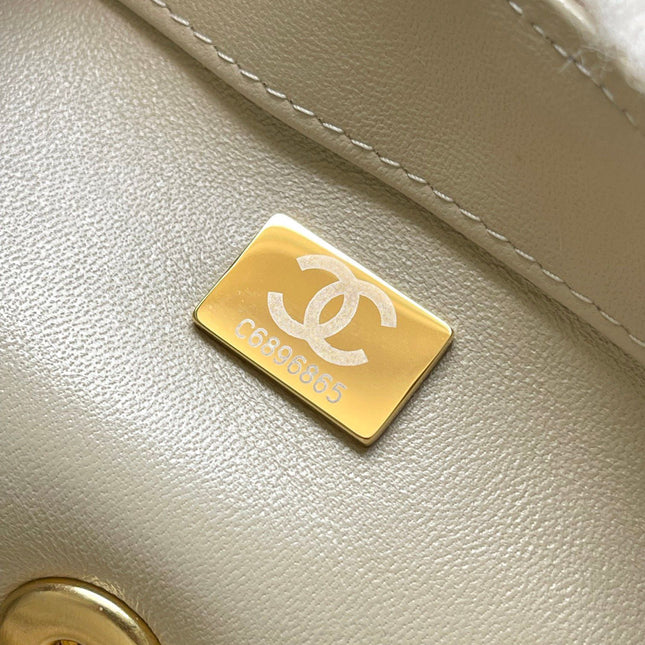 CHANEL 25S FLAP BAG 21 CM IN CREAM WHITE SHEEP WOOL WITH GOLD HARDWARE