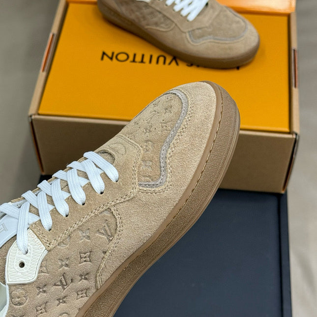 STADIUM SNEAKER IN KHAKI BROWN EMBOSSED MONOGRAM SUEDE