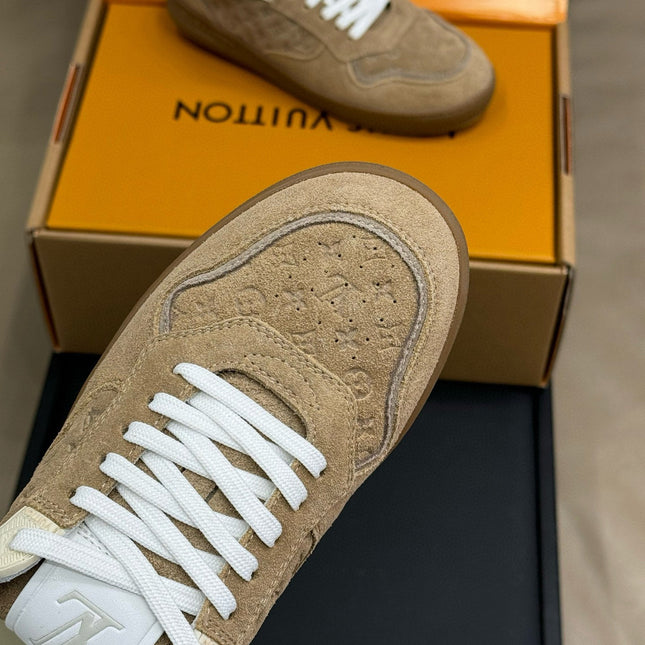 STADIUM SNEAKER IN KHAKI BROWN EMBOSSED MONOGRAM SUEDE