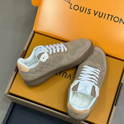 STADIUM SNEAKER IN KHAKI BROWN EMBOSSED MONOGRAM SUEDE