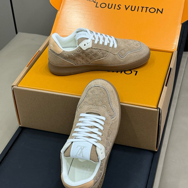 STADIUM SNEAKER IN KHAKI BROWN EMBOSSED MONOGRAM SUEDE