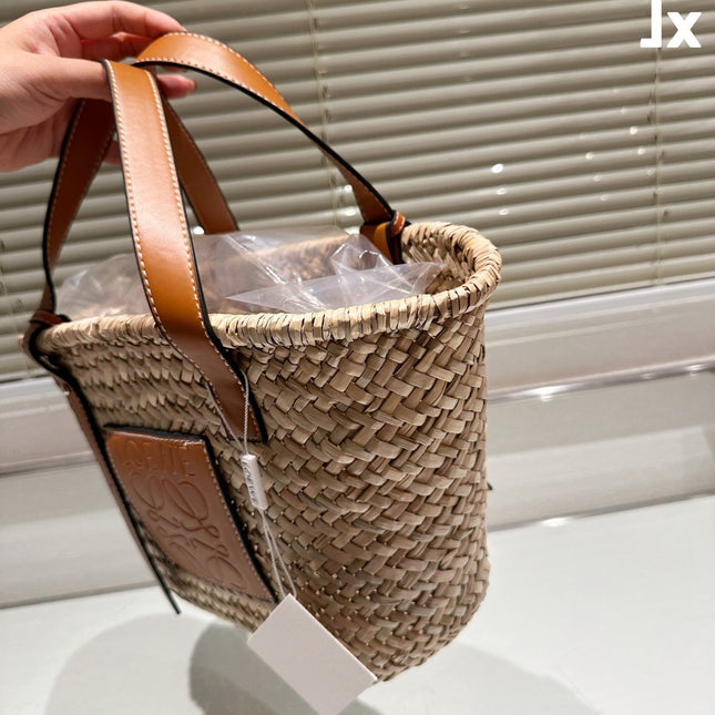 LOE MEDIUM 28 BASKET BAG IN NATURAL RAFFIA