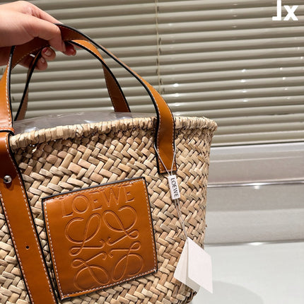 LOE MEDIUM 28 BASKET BAG IN NATURAL RAFFIA