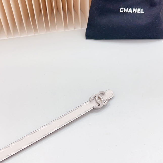 CC BELT 15 MM IN WHITE CALFSKIN WITH SILVER HARDWARE
