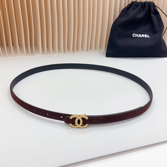 CC BELT 15 MM IN CHOCOLATE BROWN SUEDE WITH GOLD HARDWARE