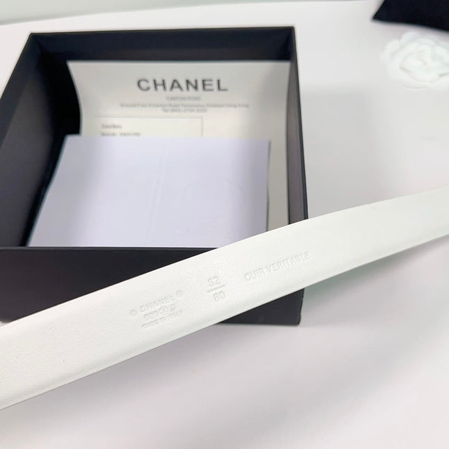 CC BELT 30 MM IN WHITE SMOOTH CALFSKIN WITH SILVER HARDWARE ATTACH PEARL