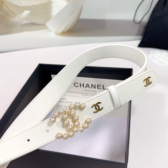 CC BELT 30 MM IN WHITE SMOOTH CALFSKIN WITH GOLD LOGO AND BUCKLE ATTACH PEARL