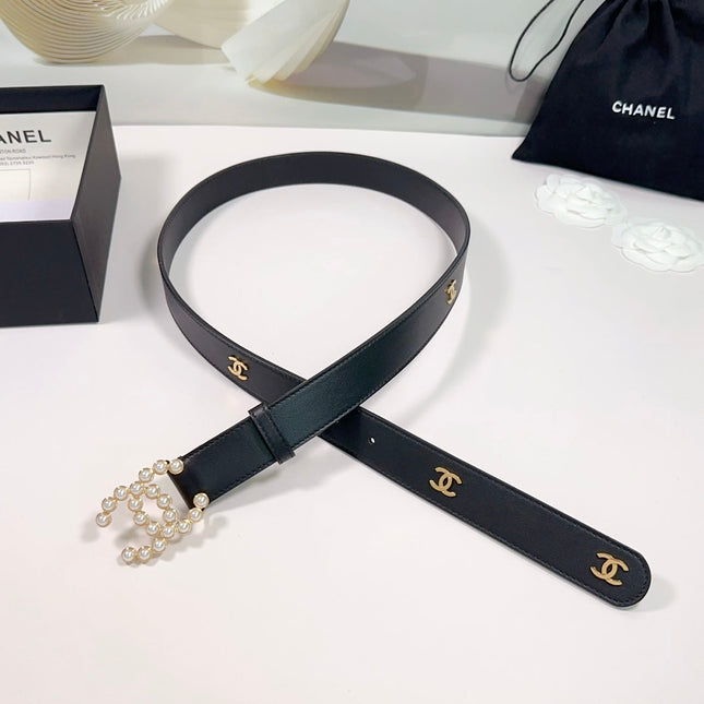 CC BELT 30 MM IN BLACK SMOOTH CALFSKIN WITH GOLD LOGO AND BUCKLE ATTACH PEARL