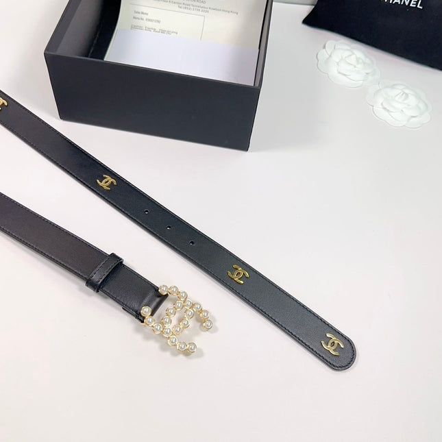 CC BELT 30 MM IN BLACK SMOOTH CALFSKIN WITH GOLD LOGO AND BUCKLE ATTACH PEARL