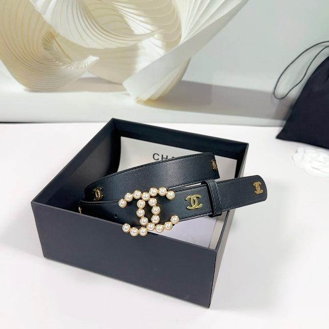CC BELT 30 MM IN BLACK SMOOTH CALFSKIN WITH GOLD LOGO AND BUCKLE ATTACH PEARL