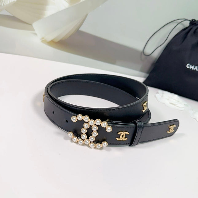 CC BELT 30 MM IN BLACK SMOOTH CALFSKIN WITH GOLD LOGO AND BUCKLE ATTACH PEARL