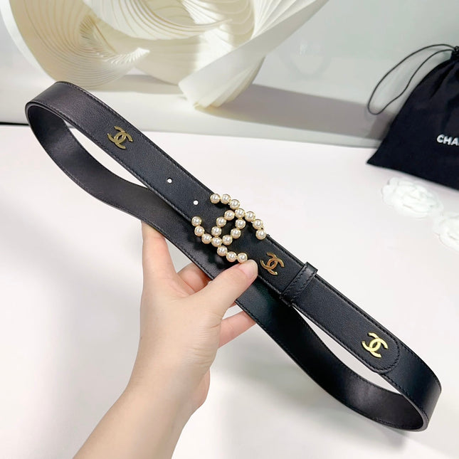 CC BELT 30 MM IN BLACK SMOOTH CALFSKIN WITH GOLD LOGO AND BUCKLE ATTACH PEARL