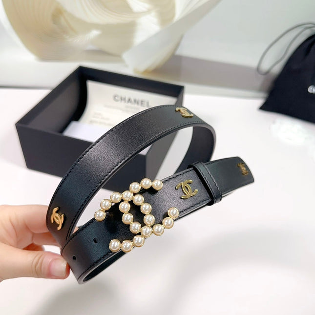 CC BELT 30 MM IN BLACK SMOOTH CALFSKIN WITH GOLD LOGO AND BUCKLE ATTACH PEARL