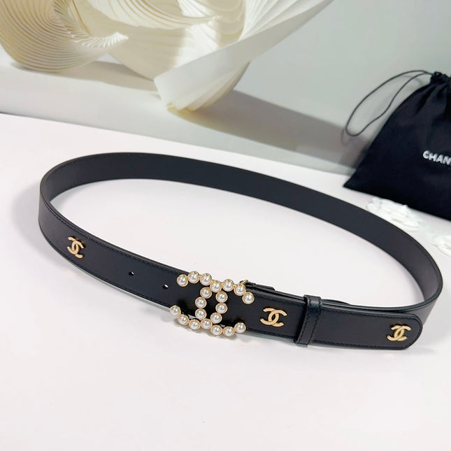 CC BELT 30 MM IN BLACK SMOOTH CALFSKIN WITH GOLD LOGO AND BUCKLE ATTACH PEARL