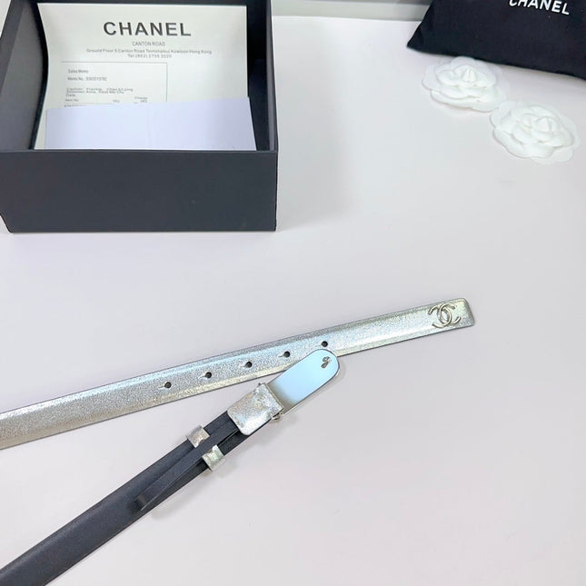 CC BELT 20 MM IN SILVER SMOOTH CALFSKIN WITH BLACK METAL BUCKLE
