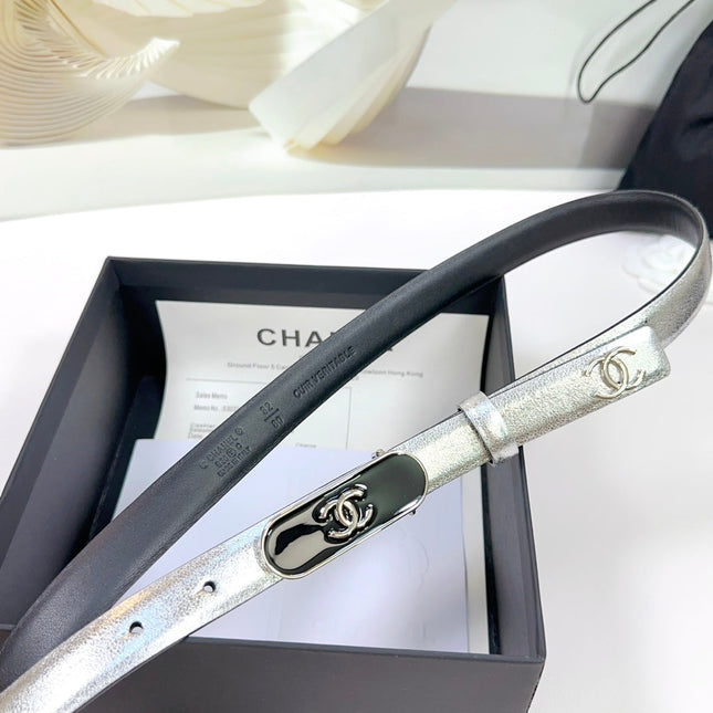 CC BELT 20 MM IN SILVER SMOOTH CALFSKIN WITH BLACK METAL BUCKLE