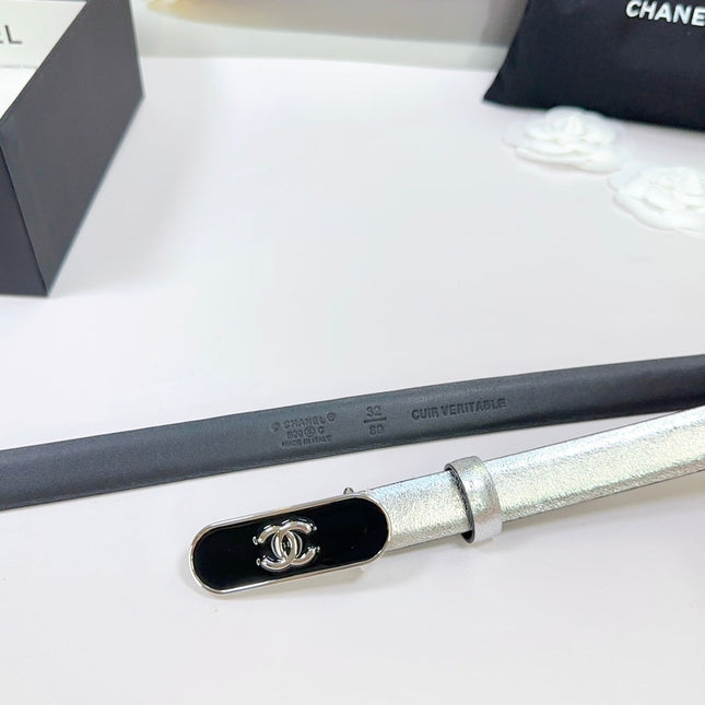 CC BELT 20 MM IN SILVER SMOOTH CALFSKIN WITH BLACK METAL BUCKLE